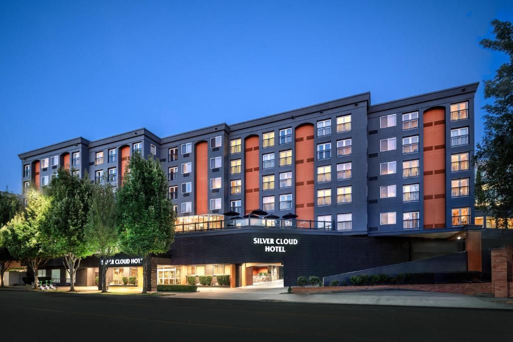 Silver Cloud Hotel 